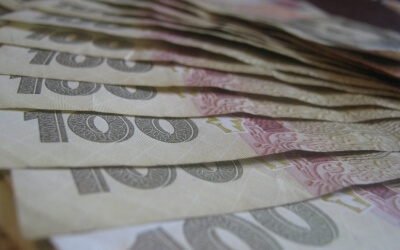 Заработная плата может выплачиваться наличными, если сумма превышает 50 000 грн